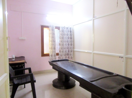 6) Li id 402 - Treatment Room 2.jpg